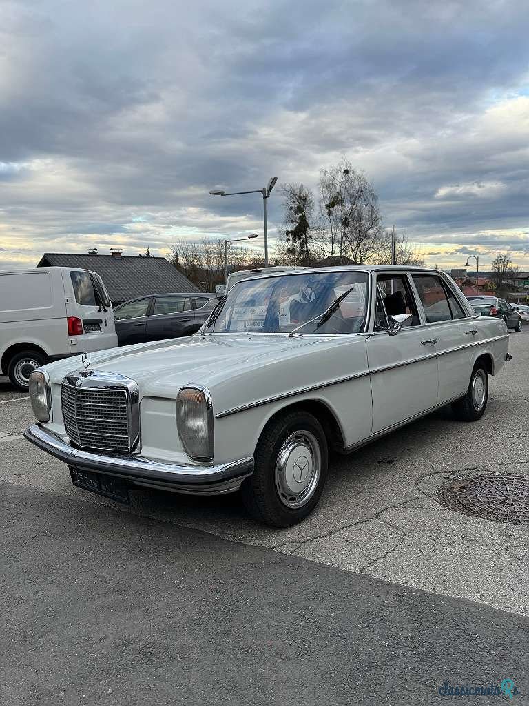 1971' Mercedes-Benz 220D photo #2