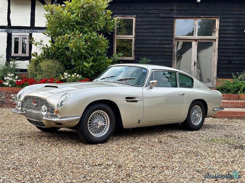 1968' Aston Martin DB6 photo #2