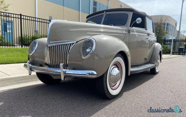 1939' Ford Deluxe photo #1