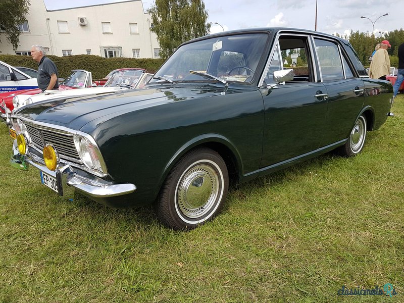 1968' Ford Cortina berline photo #2