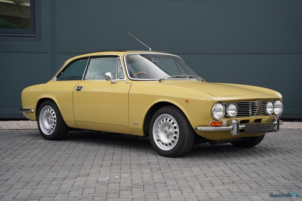 1975' Alfa Romeo 2000 photo #1