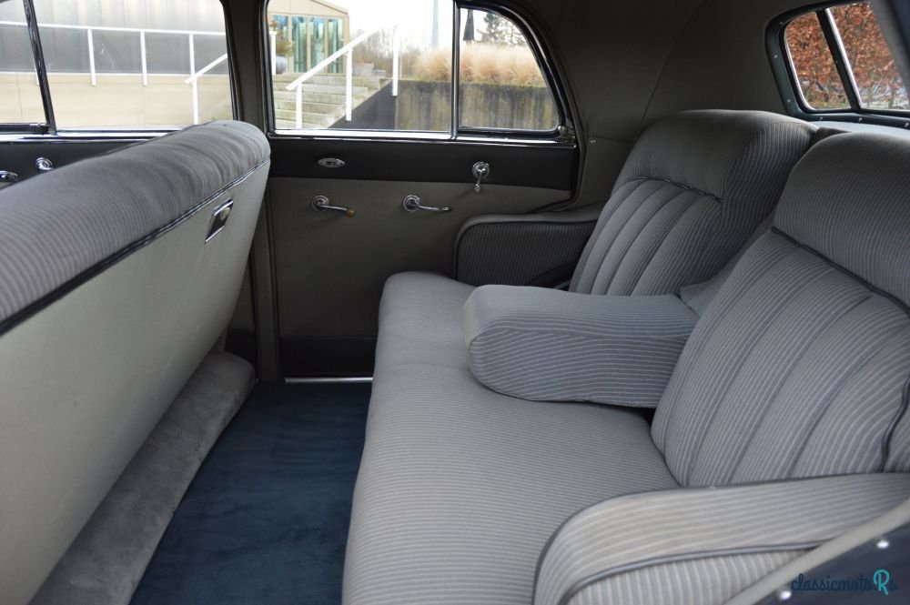 1940' Cadillac Sixty Special photo #6