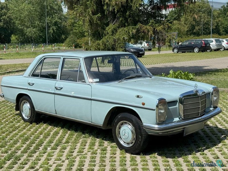 1969' Mercedes-Benz 220D photo #1