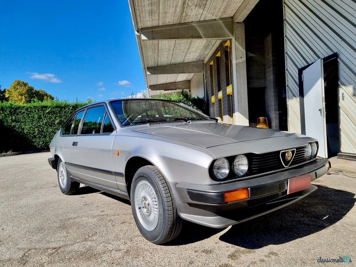 1985' Alfa Romeo GTV photo #2