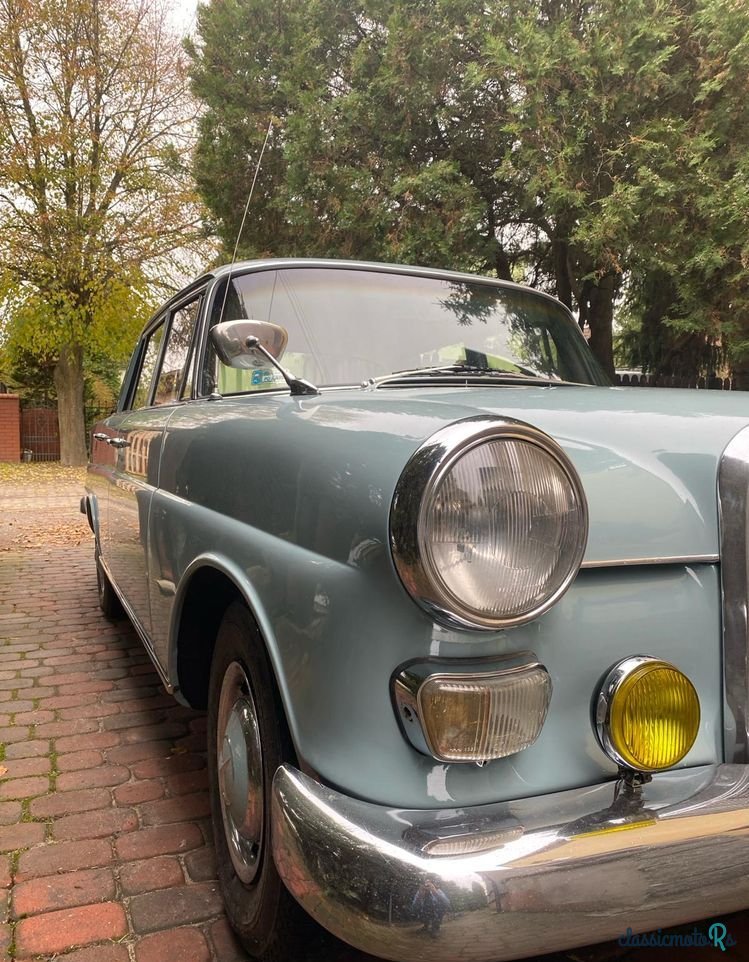 1966' Mercedes-Benz W110 photo #1