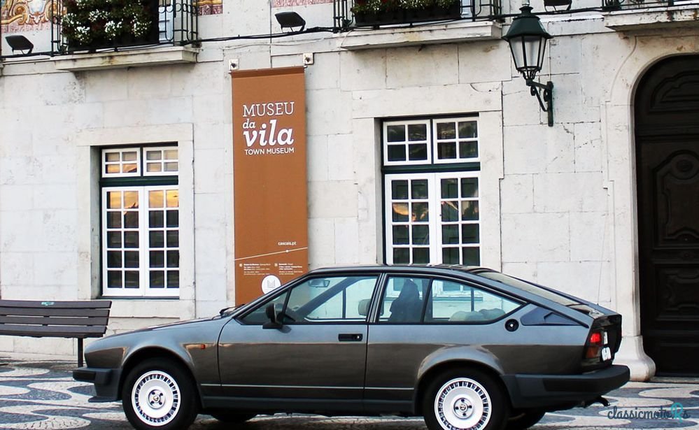 1982' Alfa Romeo GTV photo #2