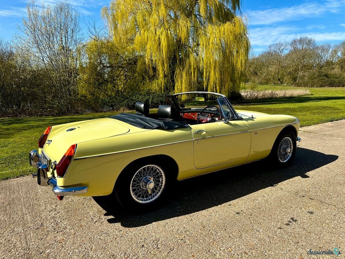 1973' MG MGB photo #4