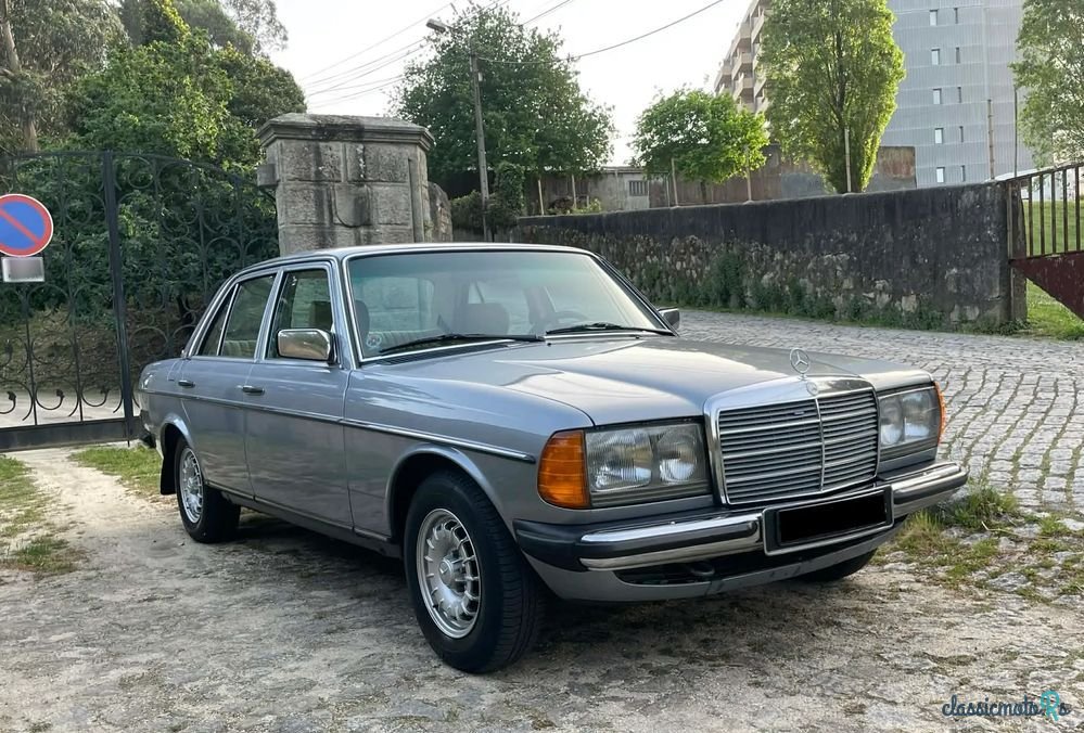 1982' Mercedes-Benz W123 photo #3