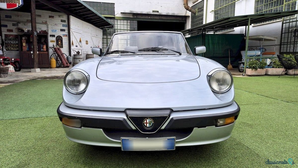 1987' Alfa Romeo Spider photo #5