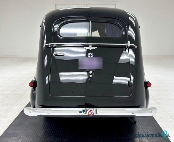 1940' Pontiac Deluxe photo #4