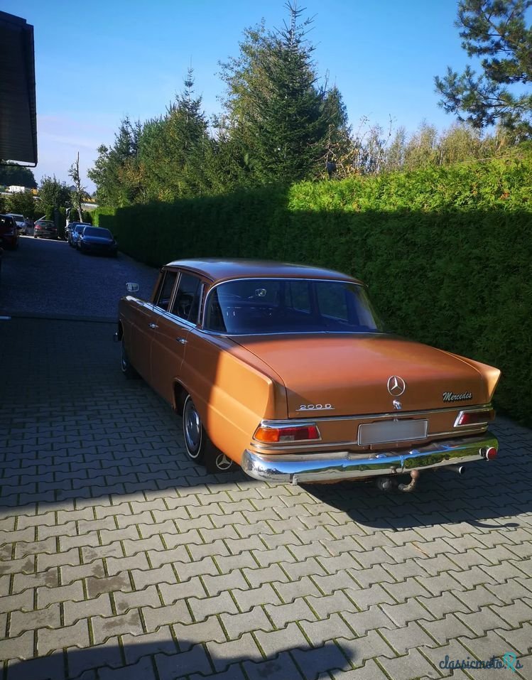 1967' Mercedes-Benz 200D W110 photo #3