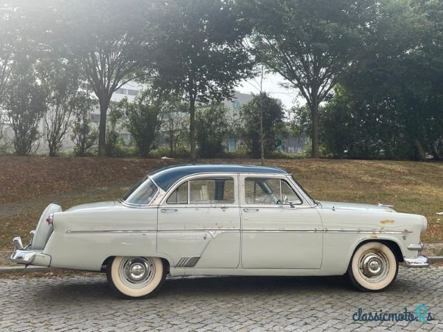 1954' Ford Crestline Sunliner photo #2