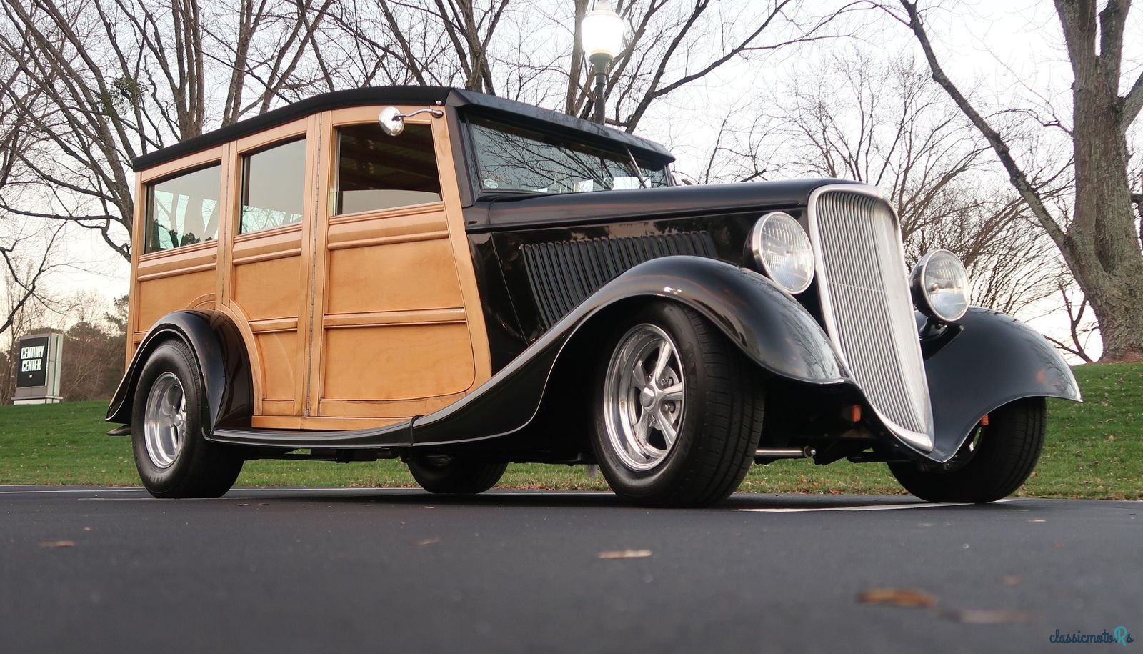 1933' Ford Deluxe photo #2