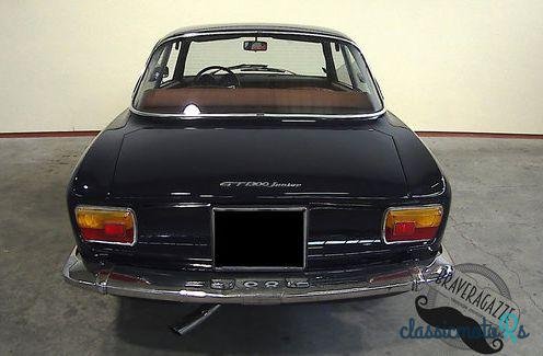 1974' Alfa Romeo Gt Junior 1300 photo #2