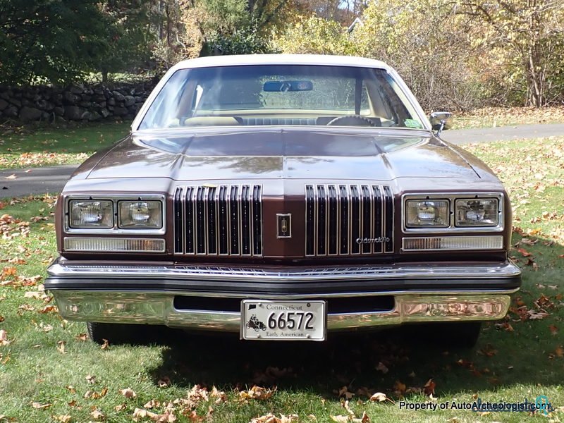 1977' Oldsmobile Cutlass S Colonnade Sedan photo #2