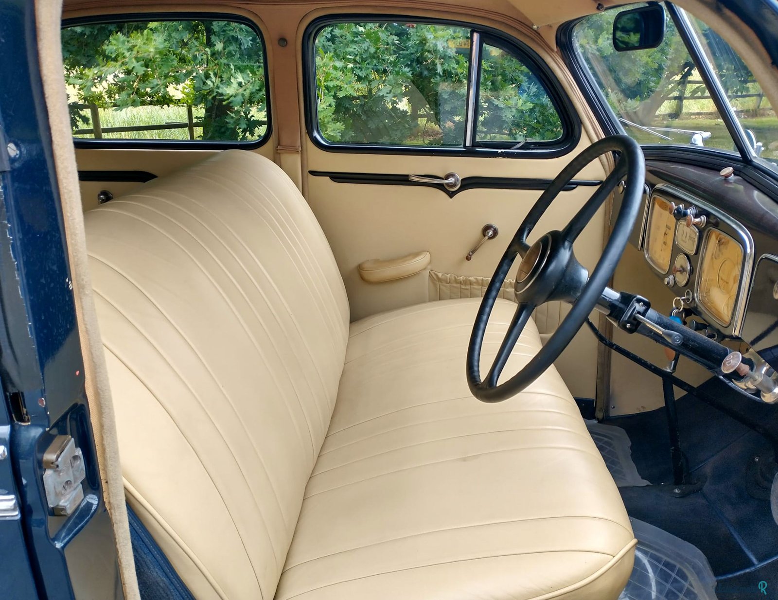 1936' Chrysler Airstream photo #5