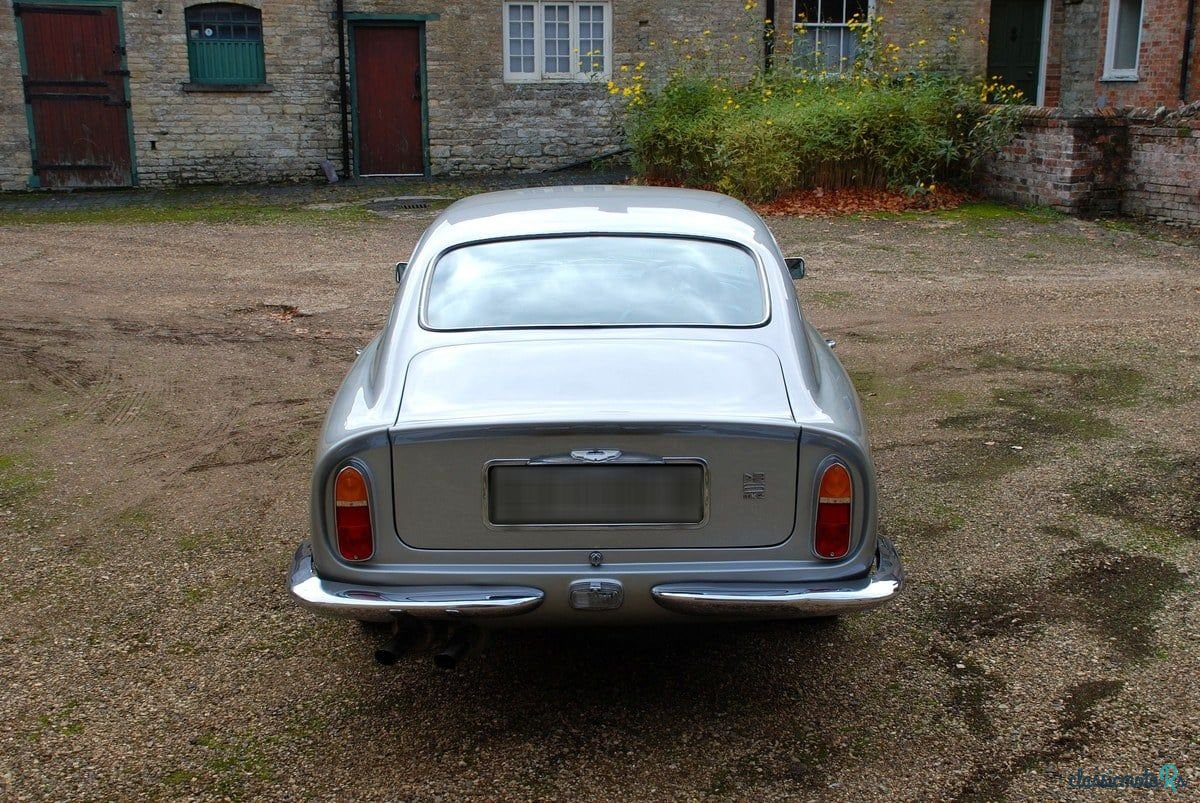 1971' Aston Martin DB6 photo #4