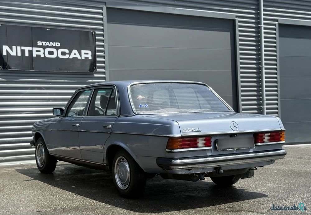 1976' Mercedes-Benz W123 photo #3