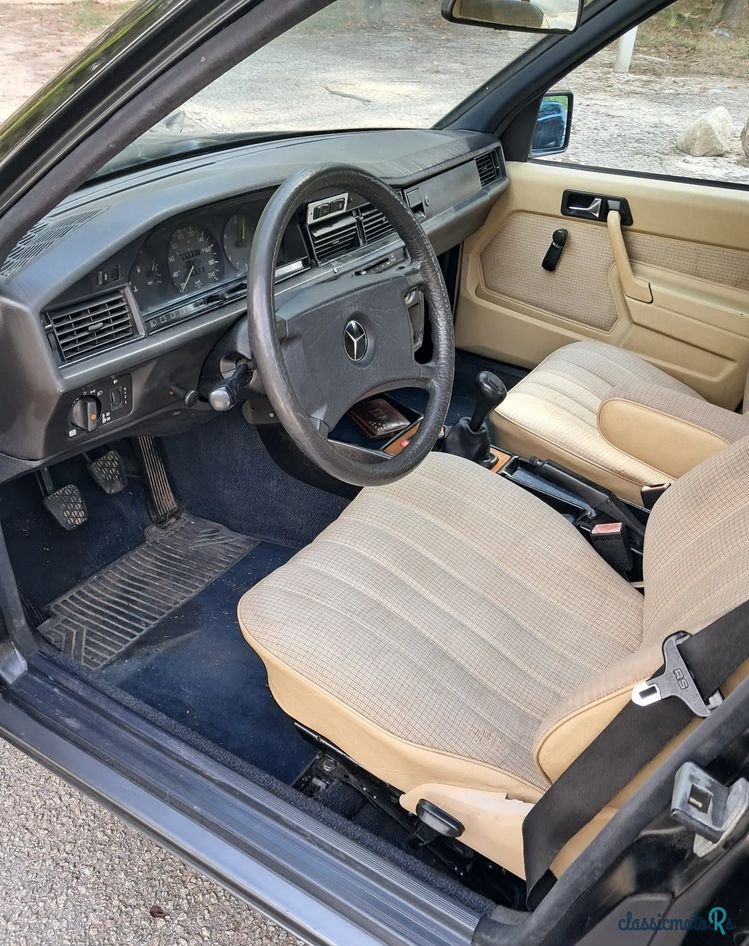 1989' Mercedes-Benz W201 190 D 2.0 photo #6