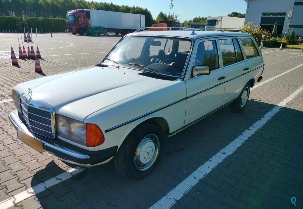 1977' Mercedes-Benz W123 photo #5