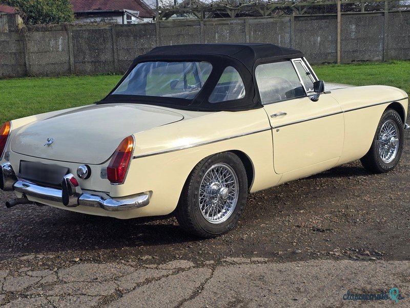 1973' MG MGB photo #3