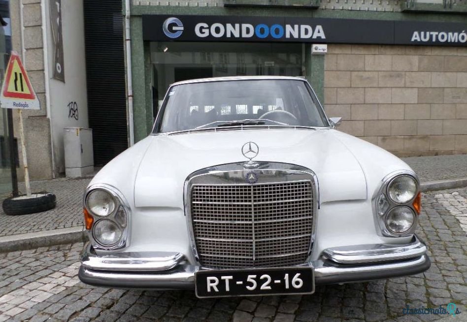 1970' Mercedes-Benz S-280 Sedan photo #2