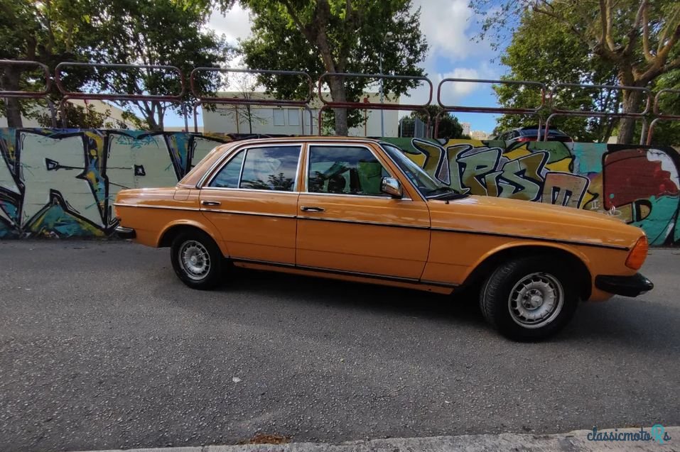 1980' Mercedes-Benz 240 photo #2