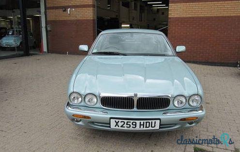 2000' Jaguar XJ8 Executive photo #4