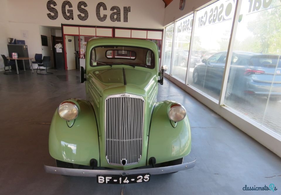 1948' Ford Anglia photo #2