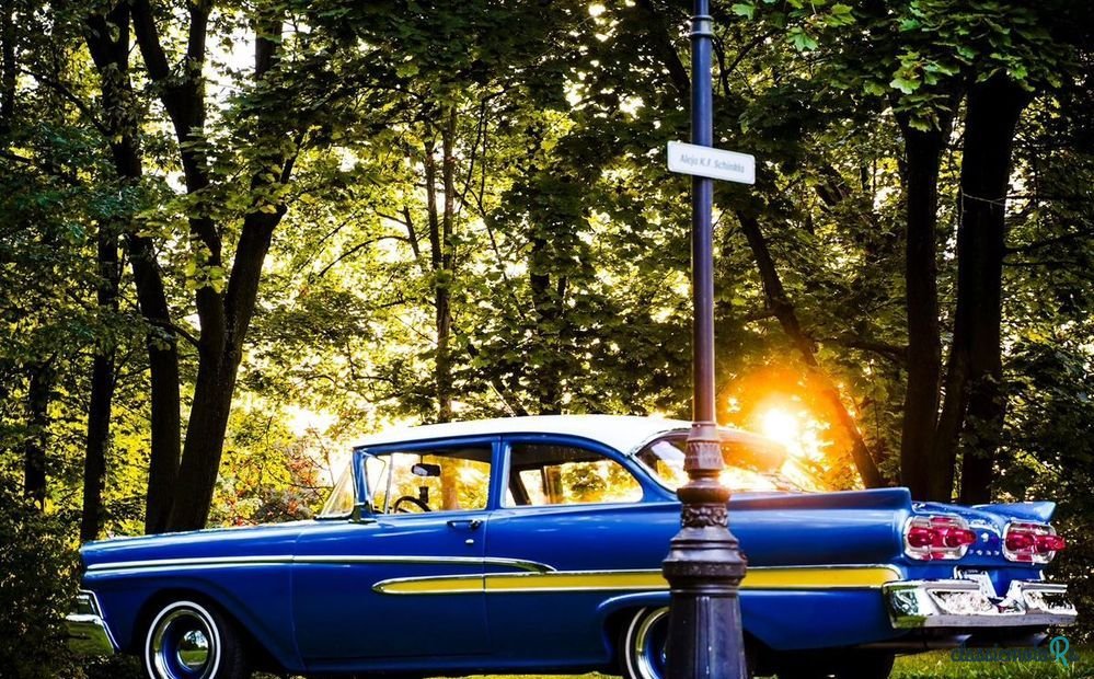 1958' Ford Custom Tudoor Sedan photo #5