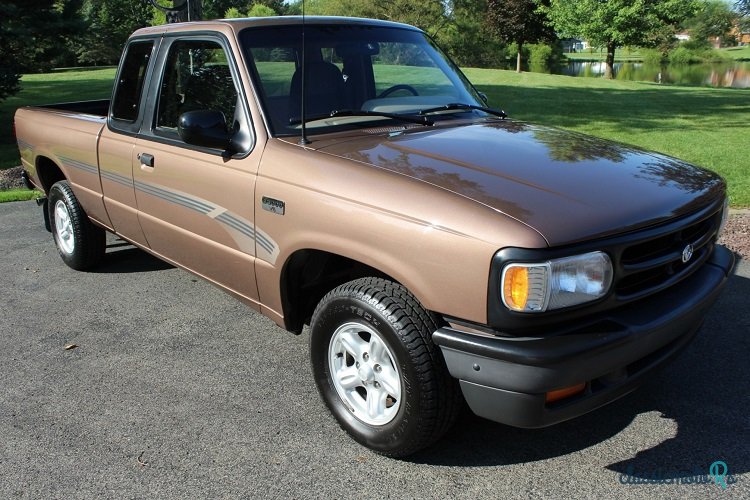 1994' Mazda B-Series Pickup 3000 photo #3