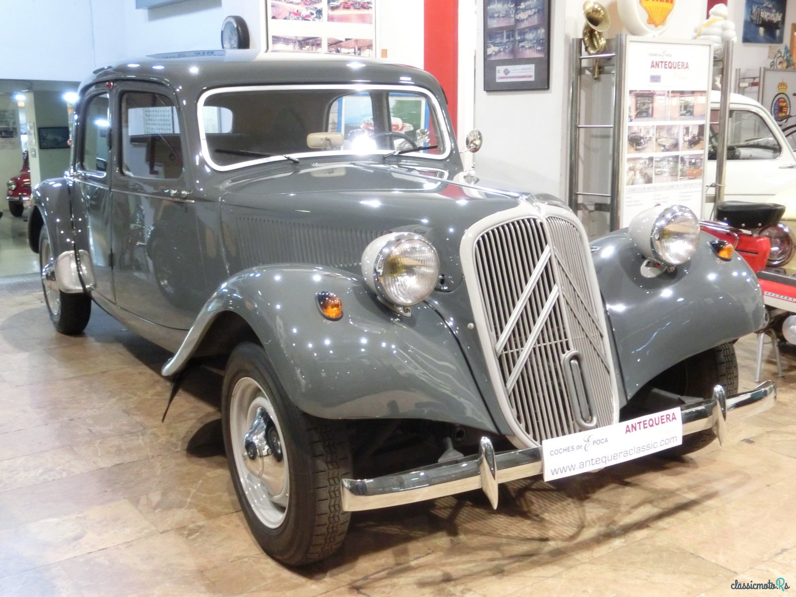 1954' Citroen Traction Avant 11 B photo #1