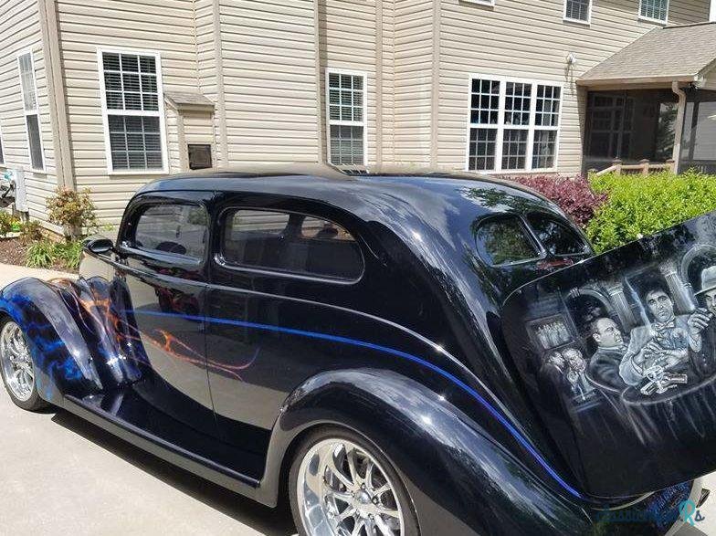 1937' Ford Tudor Sedan photo #5