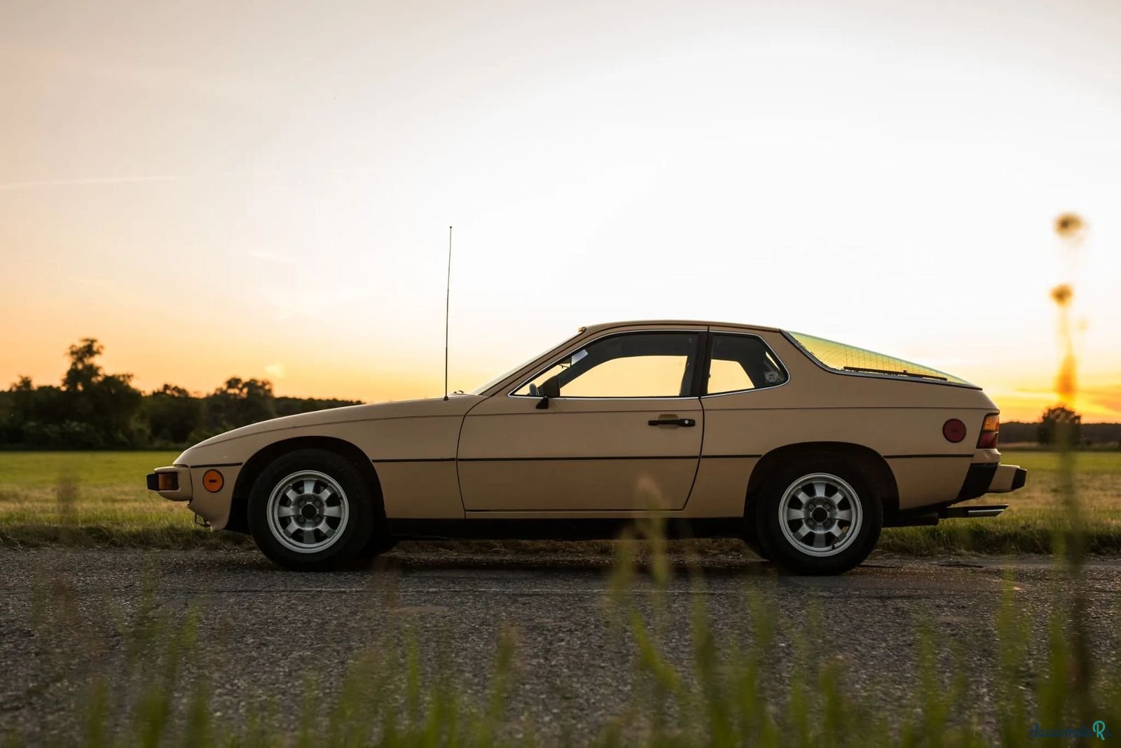 1979' Porsche 924 photo #1
