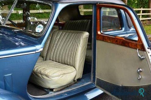 1954' Riley Rme photo #4