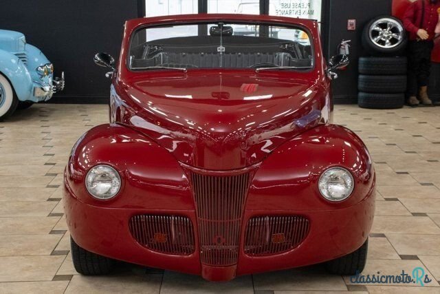 1941' Ford Super Deluxe photo #2