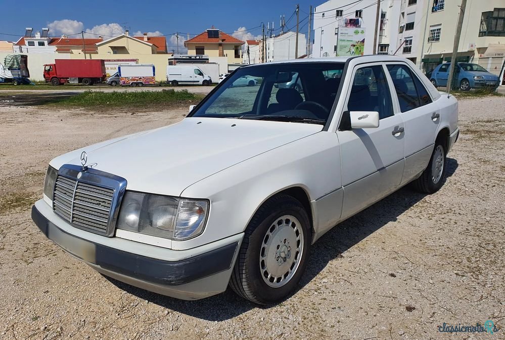 1988' Mercedes-Benz W124 photo #1