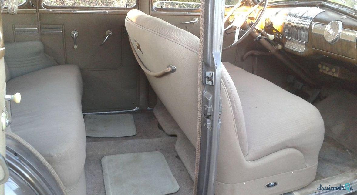 1940' Pontiac Silver Streak photo #2