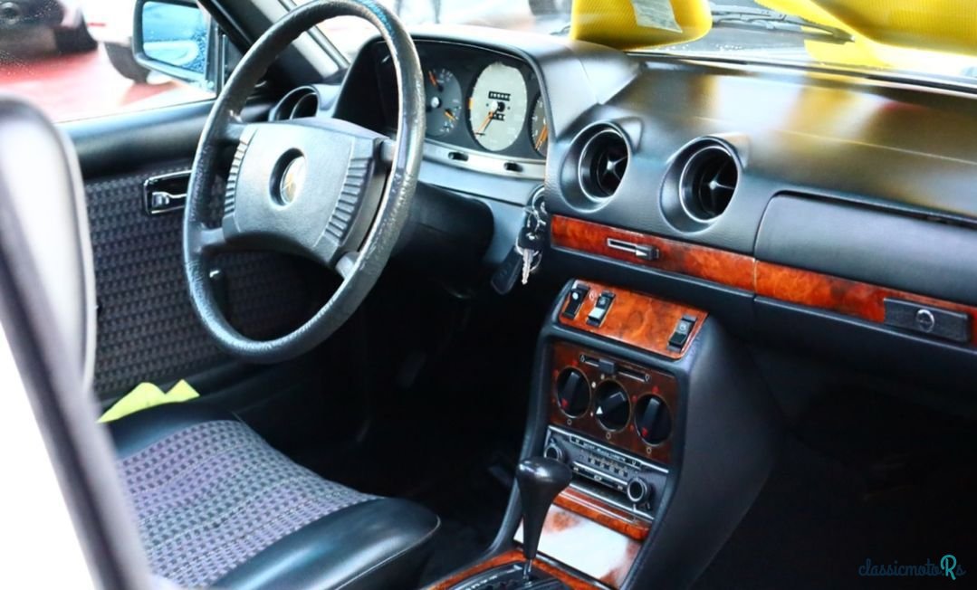1977' Mercedes-Benz 280 photo #6