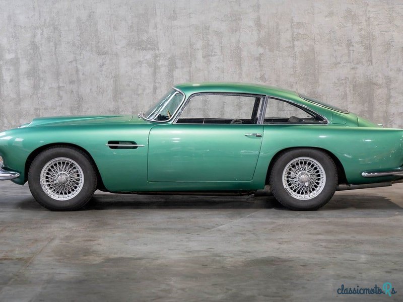 1960' Aston Martin DB4 photo #2