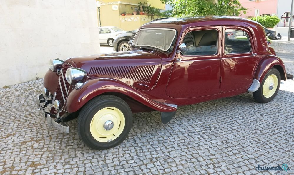 1952' Citroen Traction Avant photo #2
