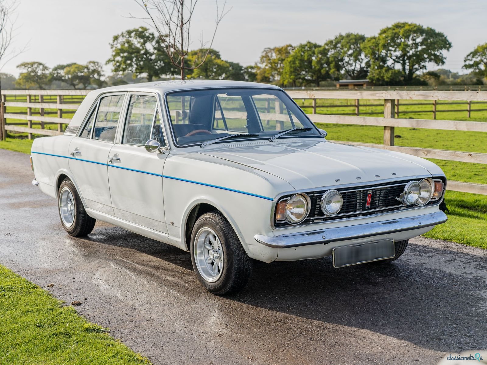 1969' Ford Cortina photo #4
