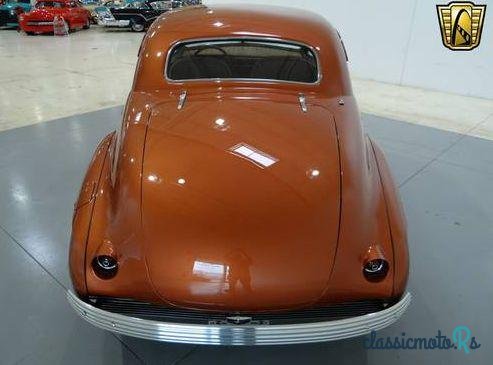 1941' Pontiac Streamliner photo #3
