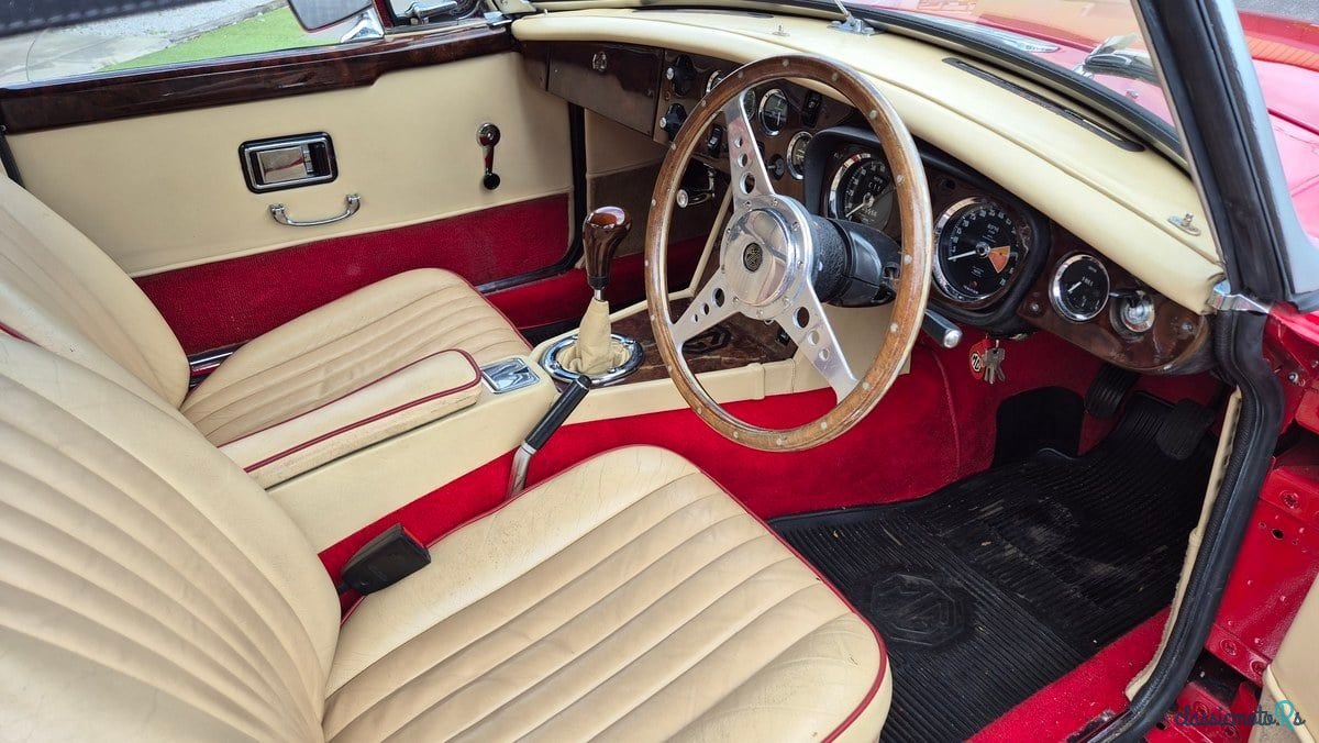 1972' MG MGB photo #2