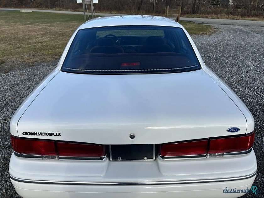 1995' Ford Crown Victoria photo #3