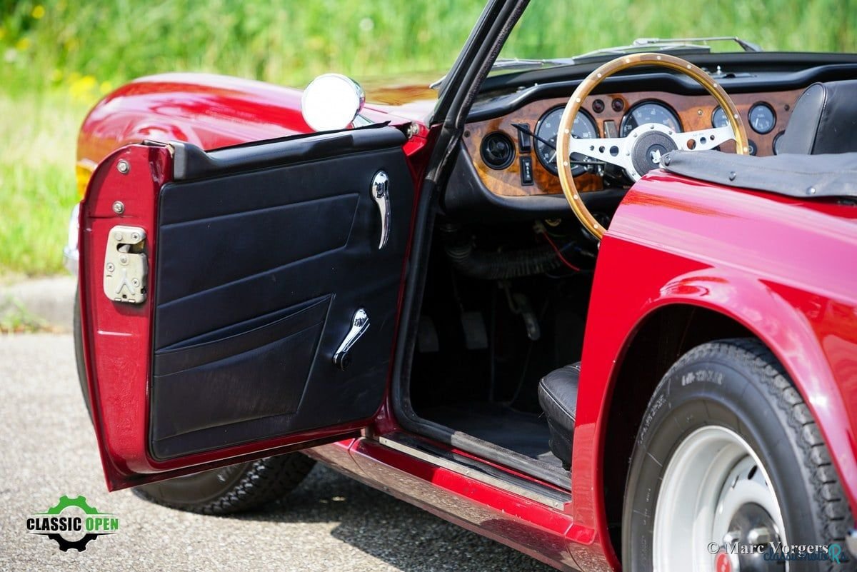 1970' Triumph TR6 photo #4