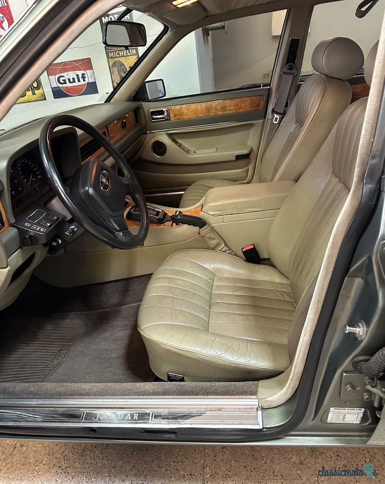 1990' Jaguar XJ photo #5