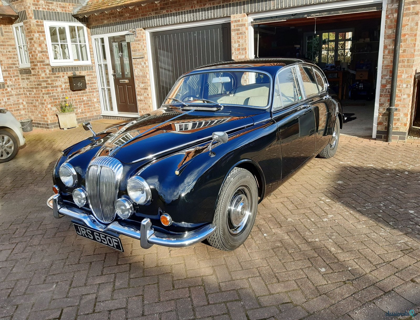 1968' Daimler 250 V8 photo #3