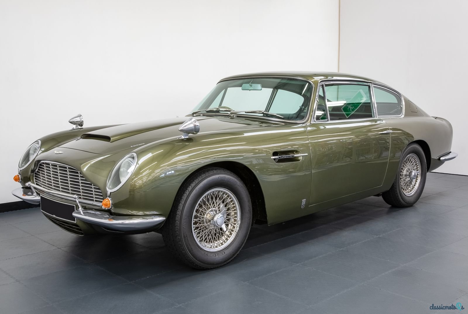 1967' Aston Martin DB6 photo #2