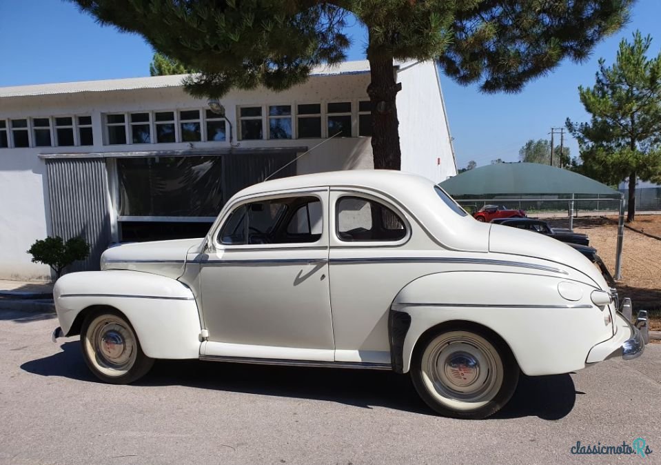 1947' Ford V8 Berline photo #2